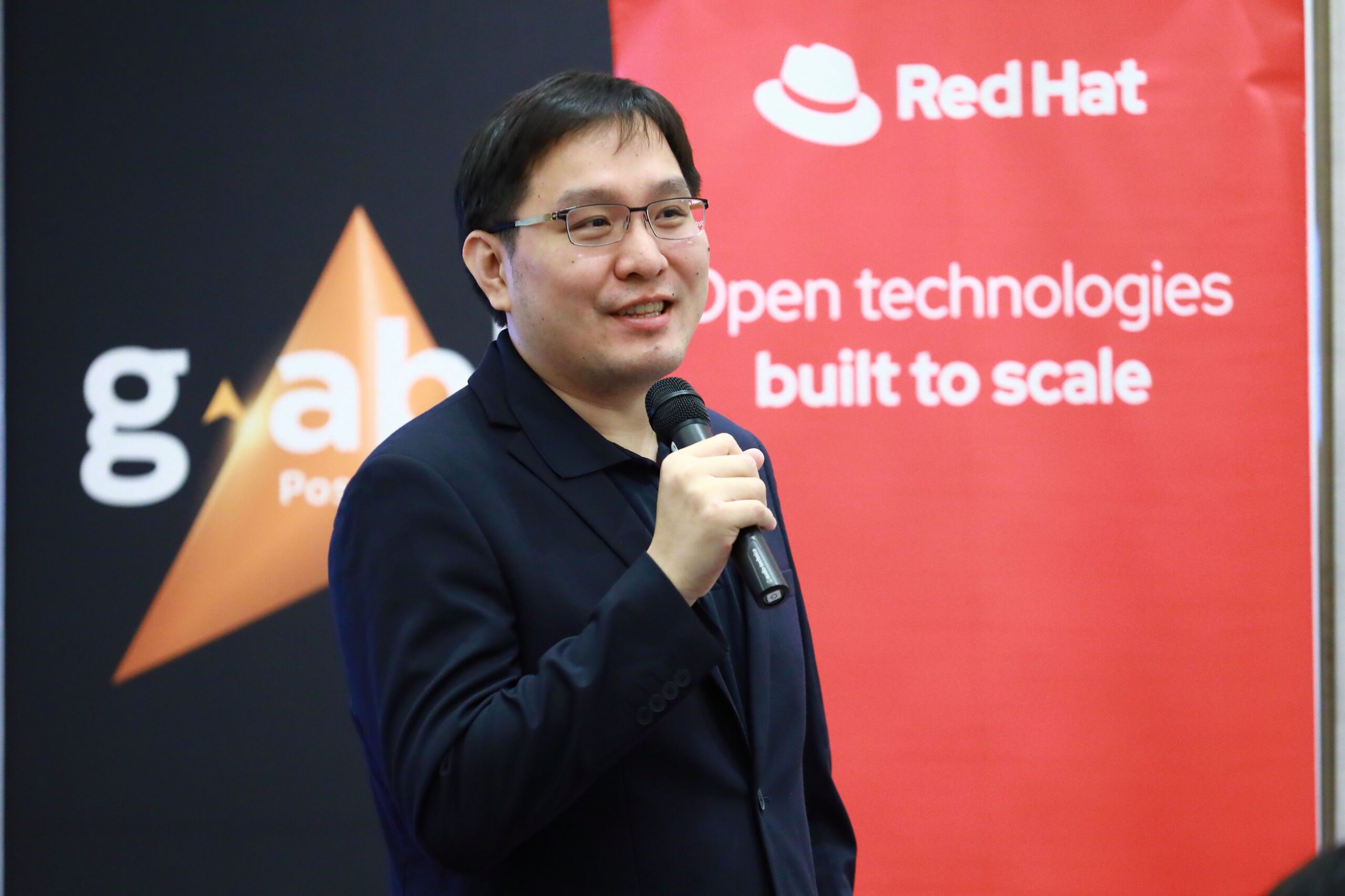 RedHat-3.JPG